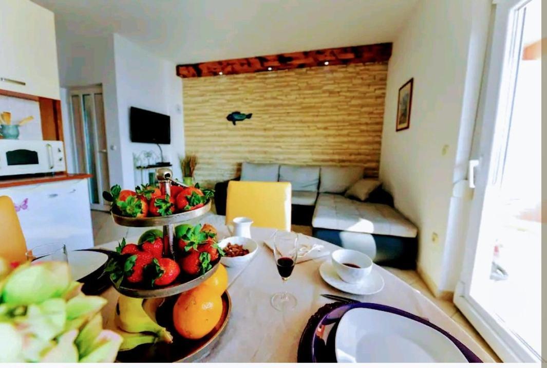 Apartment With Sea View Starigrad Paklenica Exterior foto